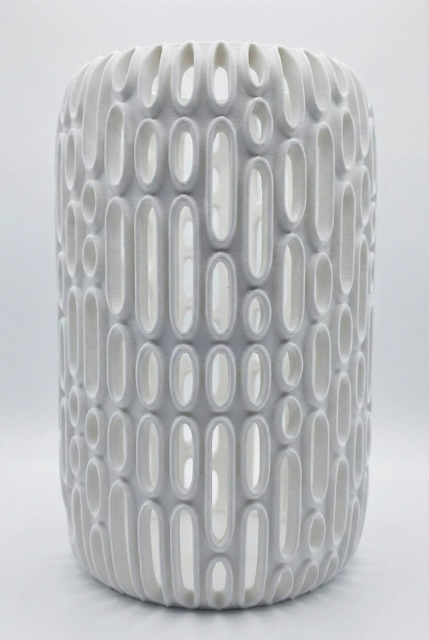 Vase Breach ajouré – sculpture design pour fleurs séchées - Vase ajouré blanc au design contemporain, formes organiques et géométriques sculpturales, style unique. - Vert foncé