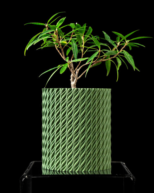 Pot décoratif Flow vert forêt à design contemporain, texture tressée, matériau durable, surface mate.