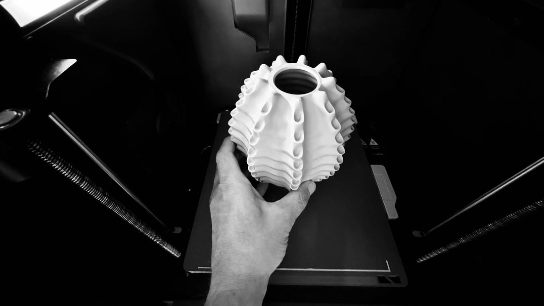 Fabrication à la Demande : Votre Objet Unique, Fini à la Main