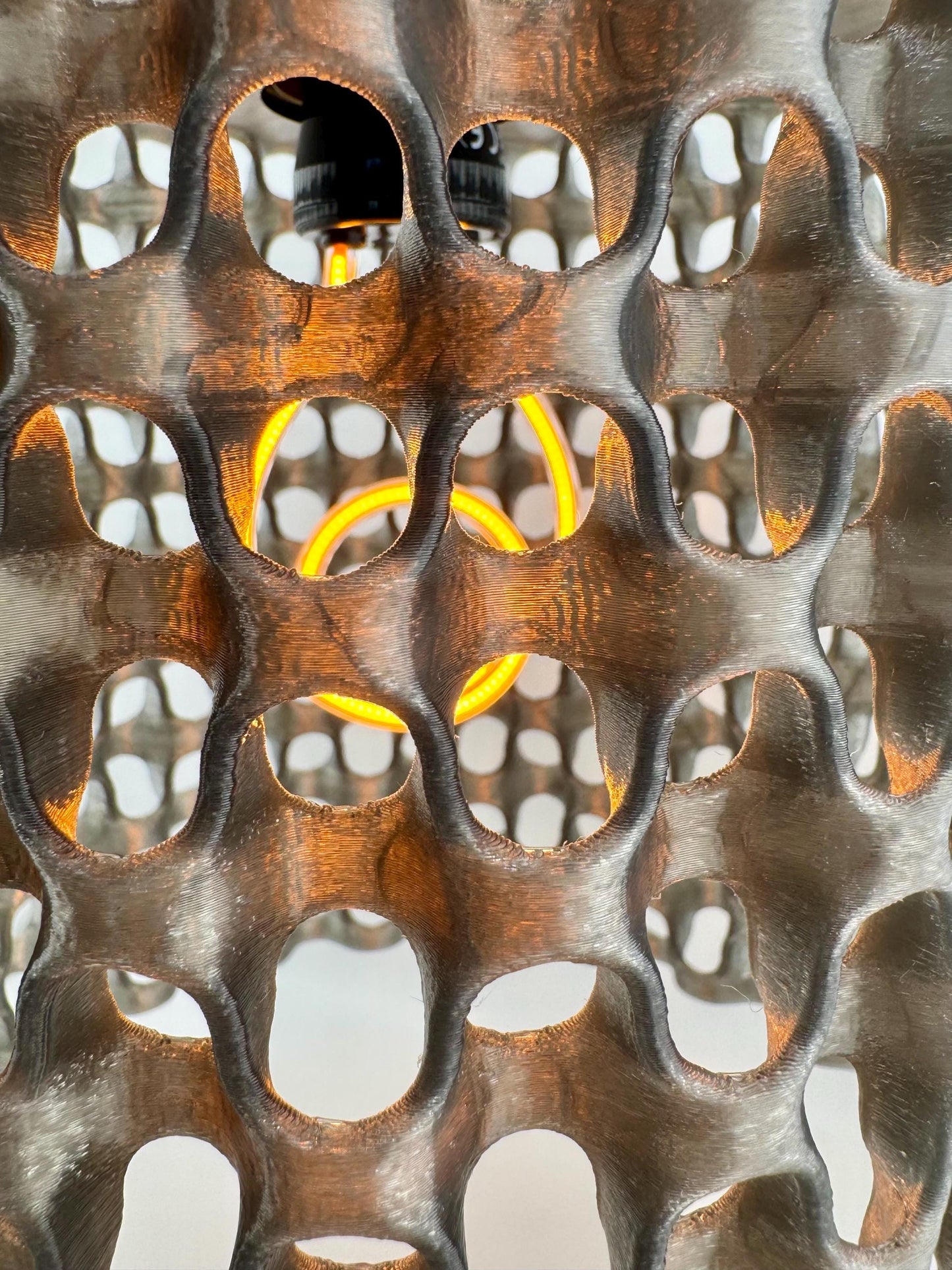 Suspension Chain – abat-jour ajouré noir translucide design