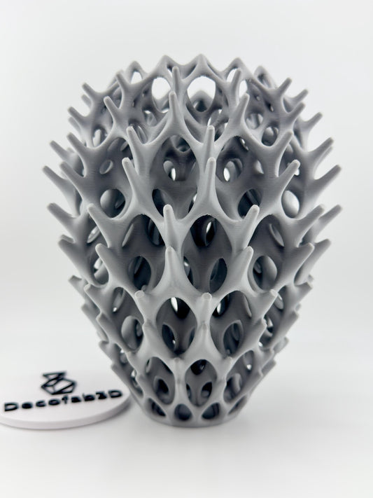 Vase Invader ajouré – sculpture design pour fleurs séchées