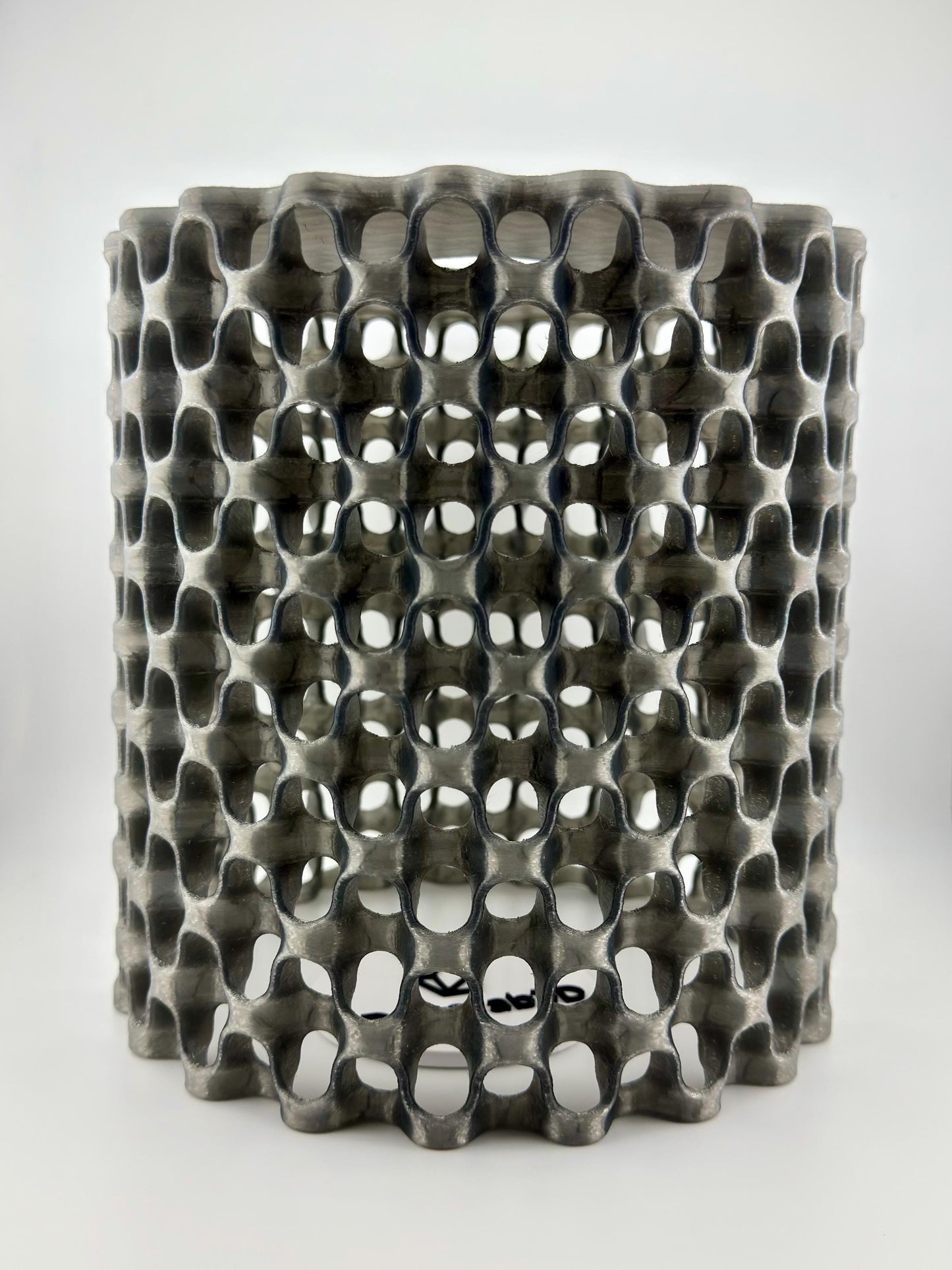 Suspension Chain – abat-jour ajouré noir translucide design