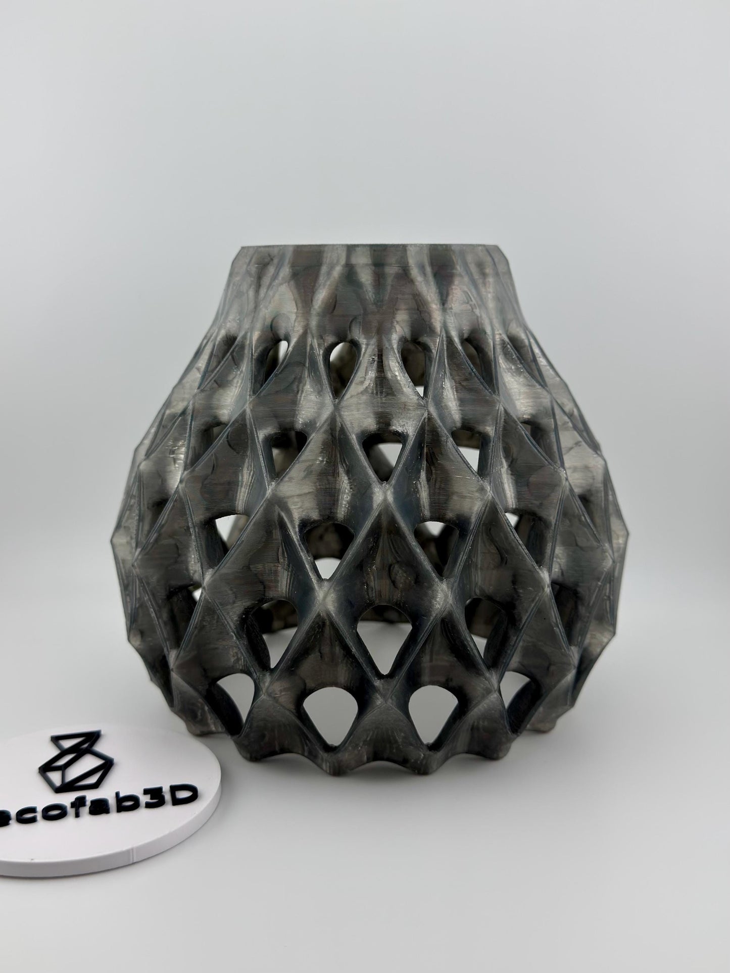 Abat-jour Cone – suspension ajourée noire translucide