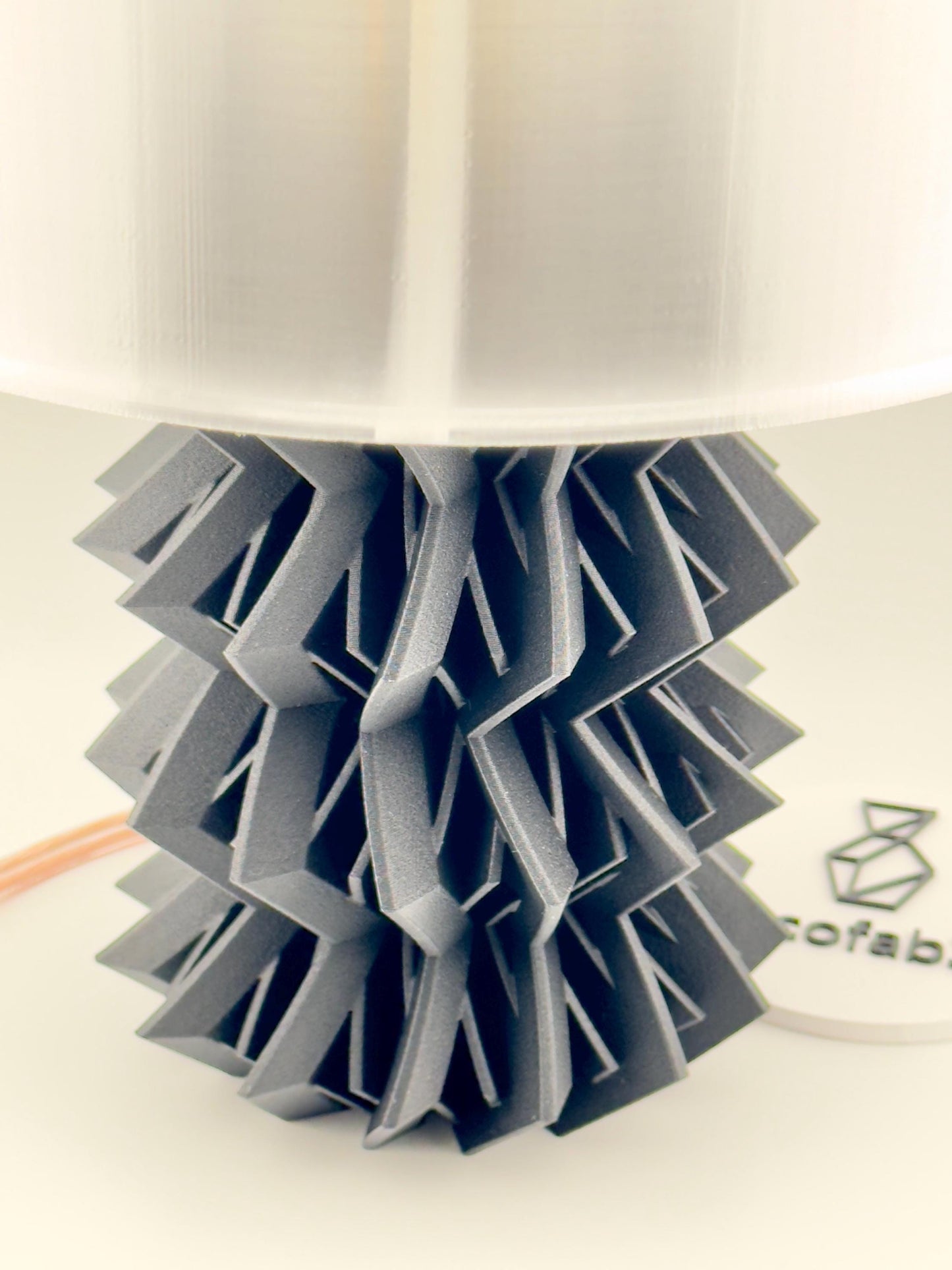 Lampe Zig – lampe de table design noir mat avec abat-jour translucide