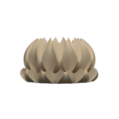 Pot décoratif beige aux formes ondulées en spirale, avec une texture mate et un design moderne ajouré.