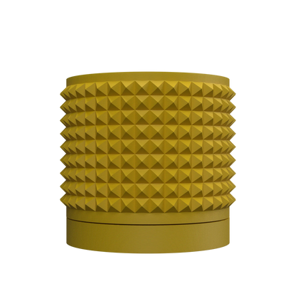 Pot décoratif jaune moutarde au design moderne avec motifs pyramidaux en relief sur toute la surface, base lisse et.