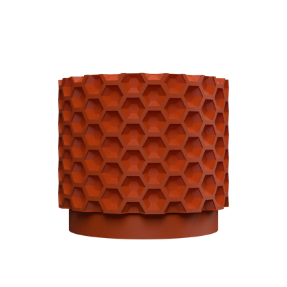 Pot décoratif rond en plastique orange avec motif en relief hexagonal évoquant une structure en nid d'abeilles, base lisse.