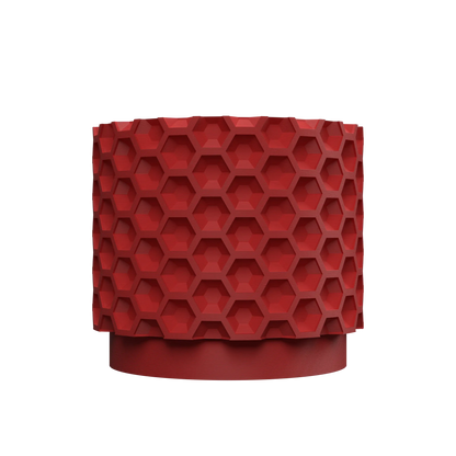 Pot décoratif rouge foncé avec motif hexagonal en relief sur toute la surface, forme cylindrique moderne.