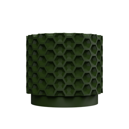 Pot décoratif Amos en plastique durable vert forêt avec motif hexagonal en relief au design contemporain.