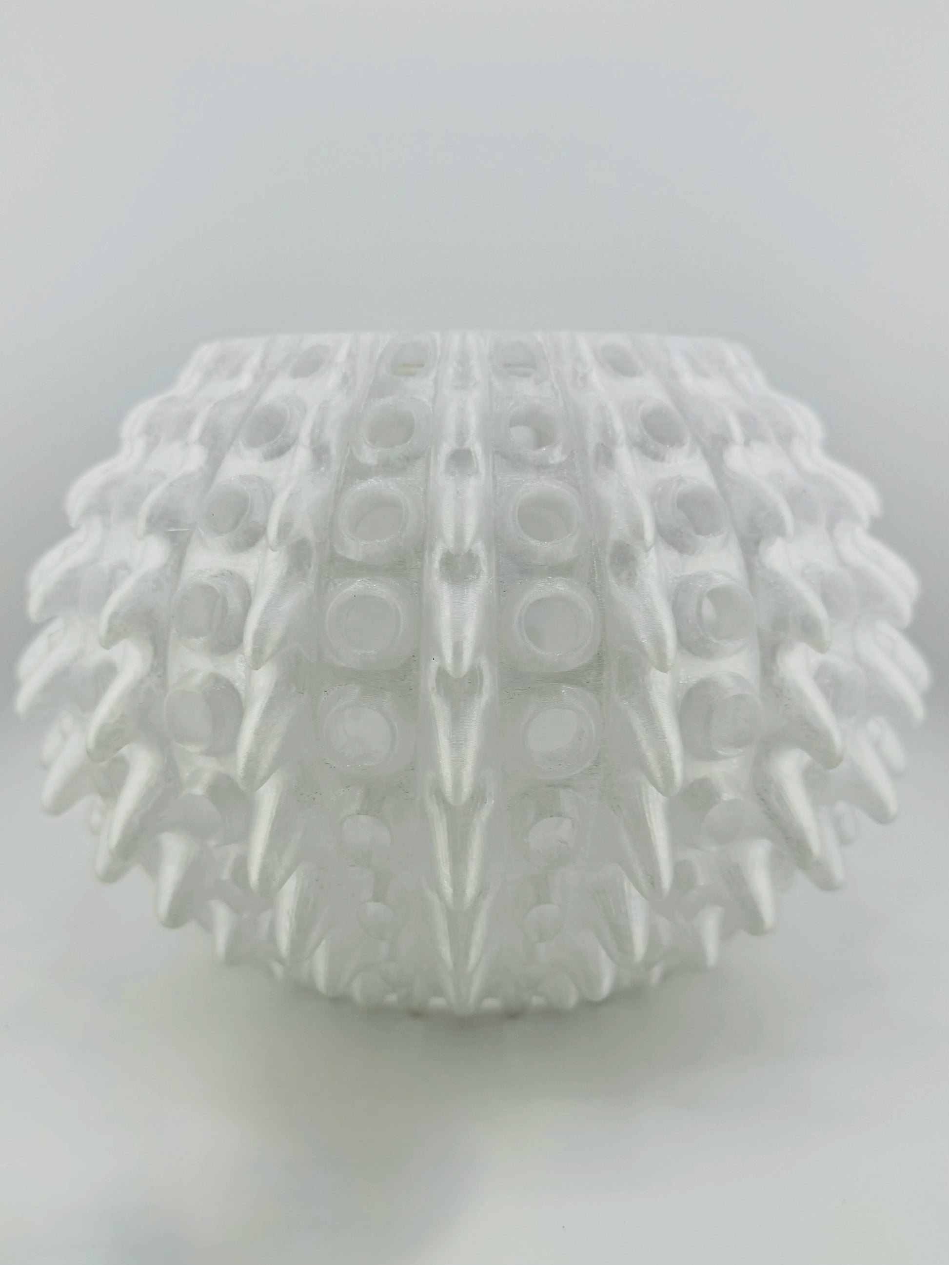 Abat-jour Barnacle – suspension organique en polycarbonate - Abat-jour suspension géométrique en polycarbonate translucide blanc, forme organique et sculpturale avec motifs en relief. - Default Title