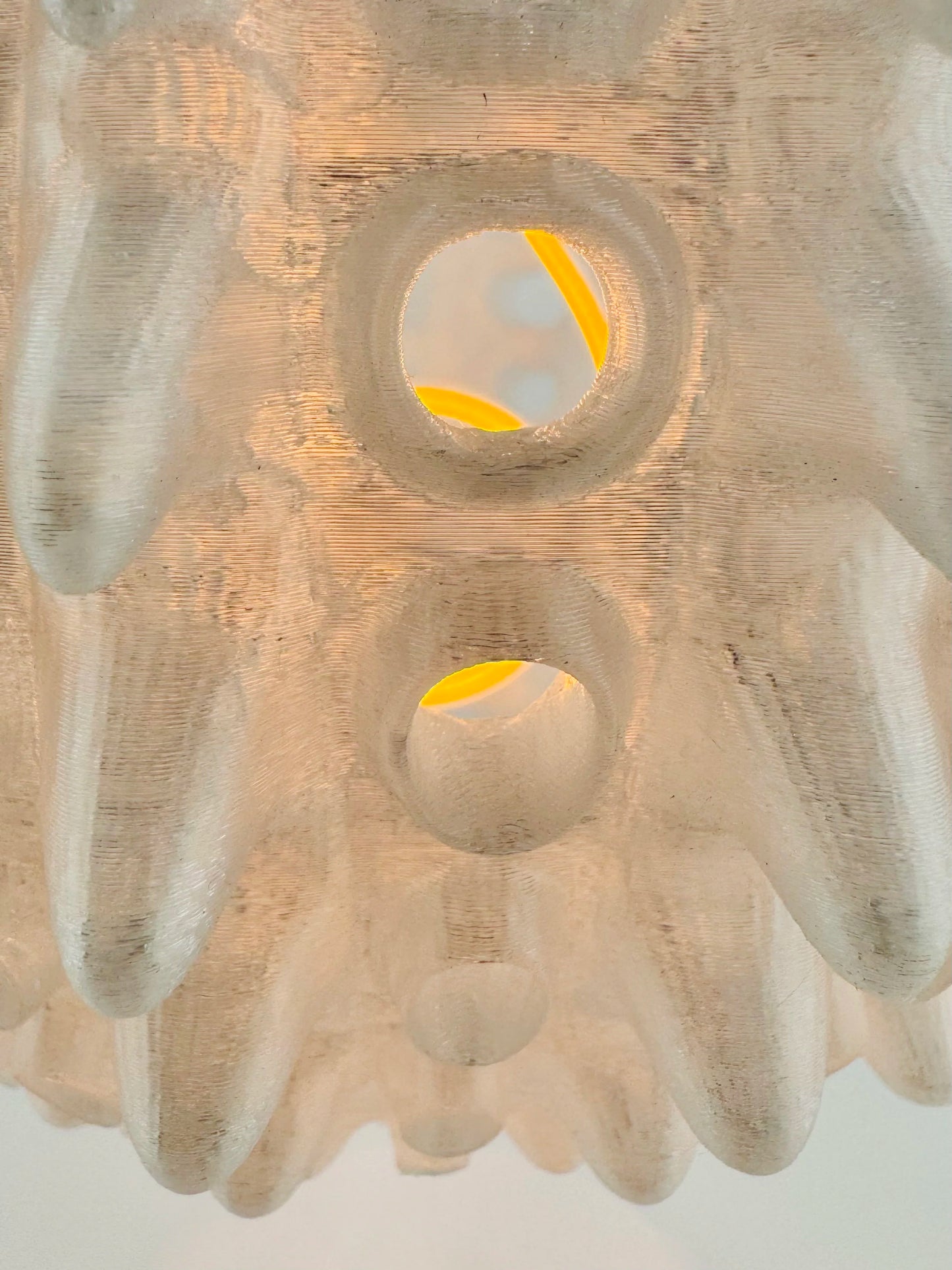 Abat-jour Barnacle – suspension organique en polycarbonate - Abat-jour suspendu en polycarbonate translucide texturé, design organique et géométrique unique avec lumière chaude. - Default Title