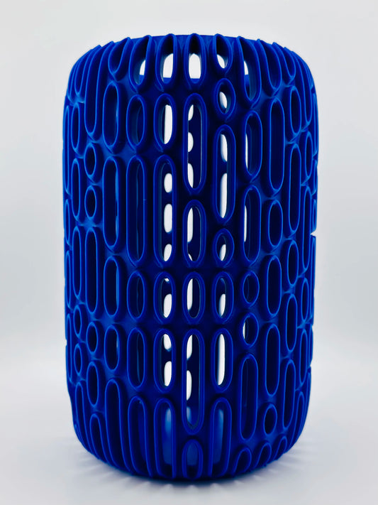 Vase Breach ajouré – sculpture design pour fleurs séchées - Vase sculptural bleu avec design ajouré géométrique et formes organiques pour fleurs séchées, style contemporain unique. - Vert foncé