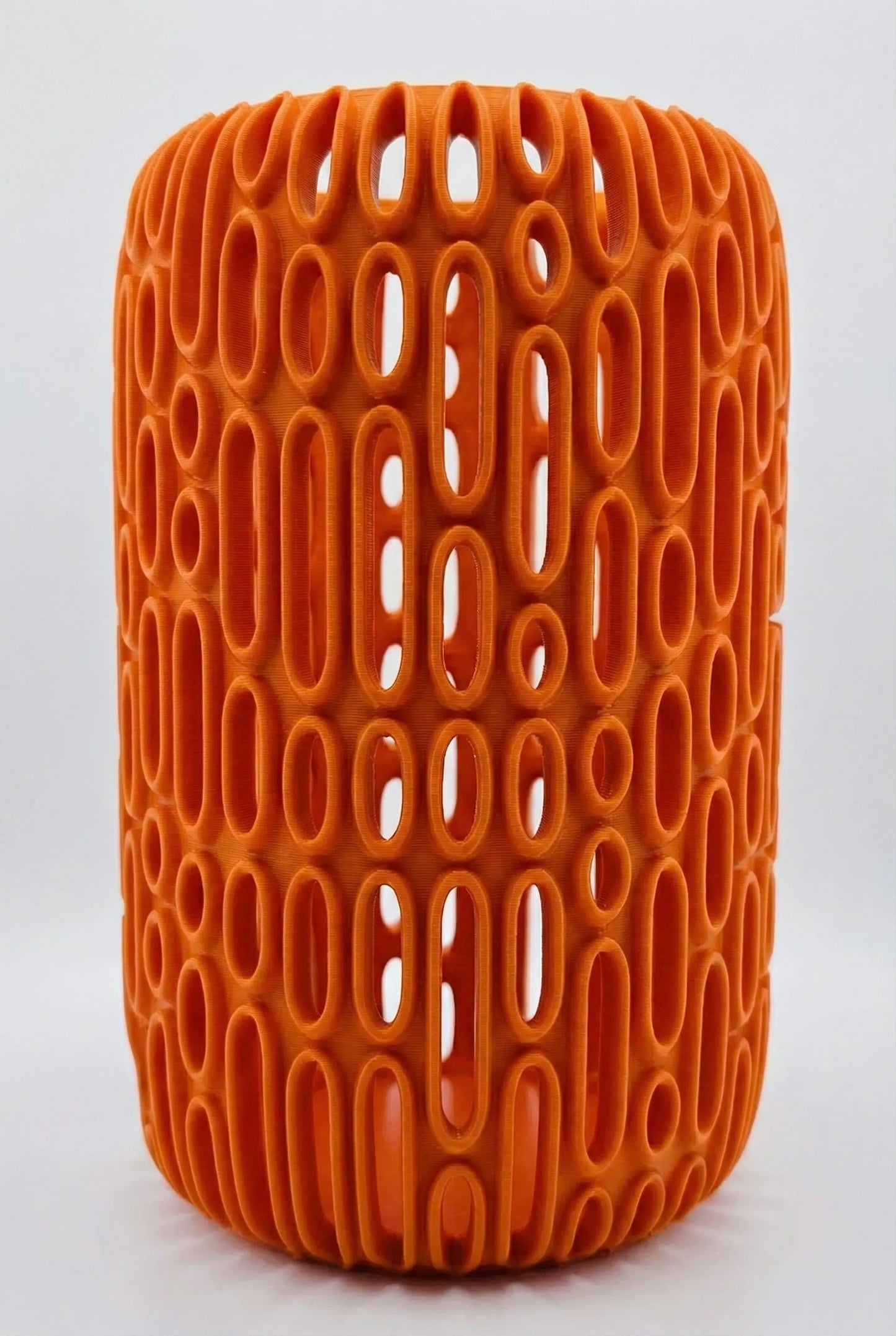 Vase Breach ajouré – sculpture design pour fleurs séchées - Vase ajouré en céramique orange au design sculptural organique et géométrique contemporain, forme cylindrique unique. - Vert foncé