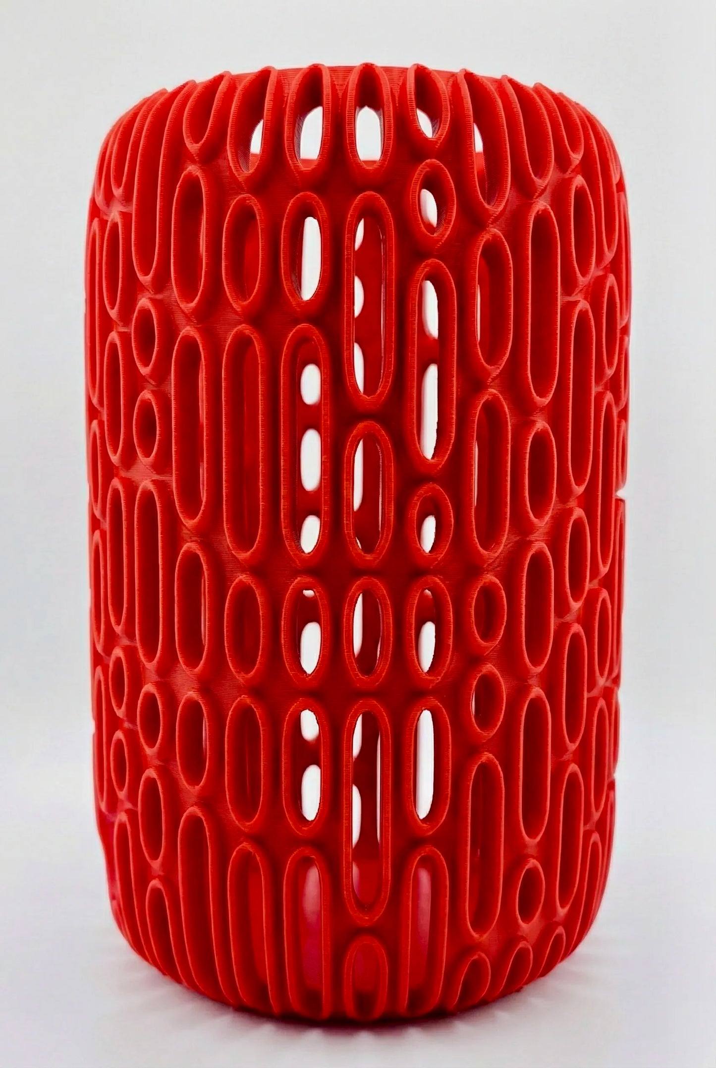 Vase Breach ajouré – sculpture design pour fleurs séchées - Vase rouge ajouré en céramique avec design sculptural contemporain et motifs organiques géométriques uniques. - Vert foncé