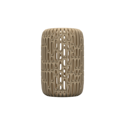 Vase rectangulaire beige mat avec surface texturée en relief rappelant des motifs organiques allongés, design moderne et.