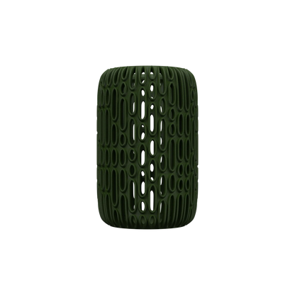 Vase vert foncé en matériau moderne avec surface sculptée en motifs organiques perforés, forme cylindrique arrondie.