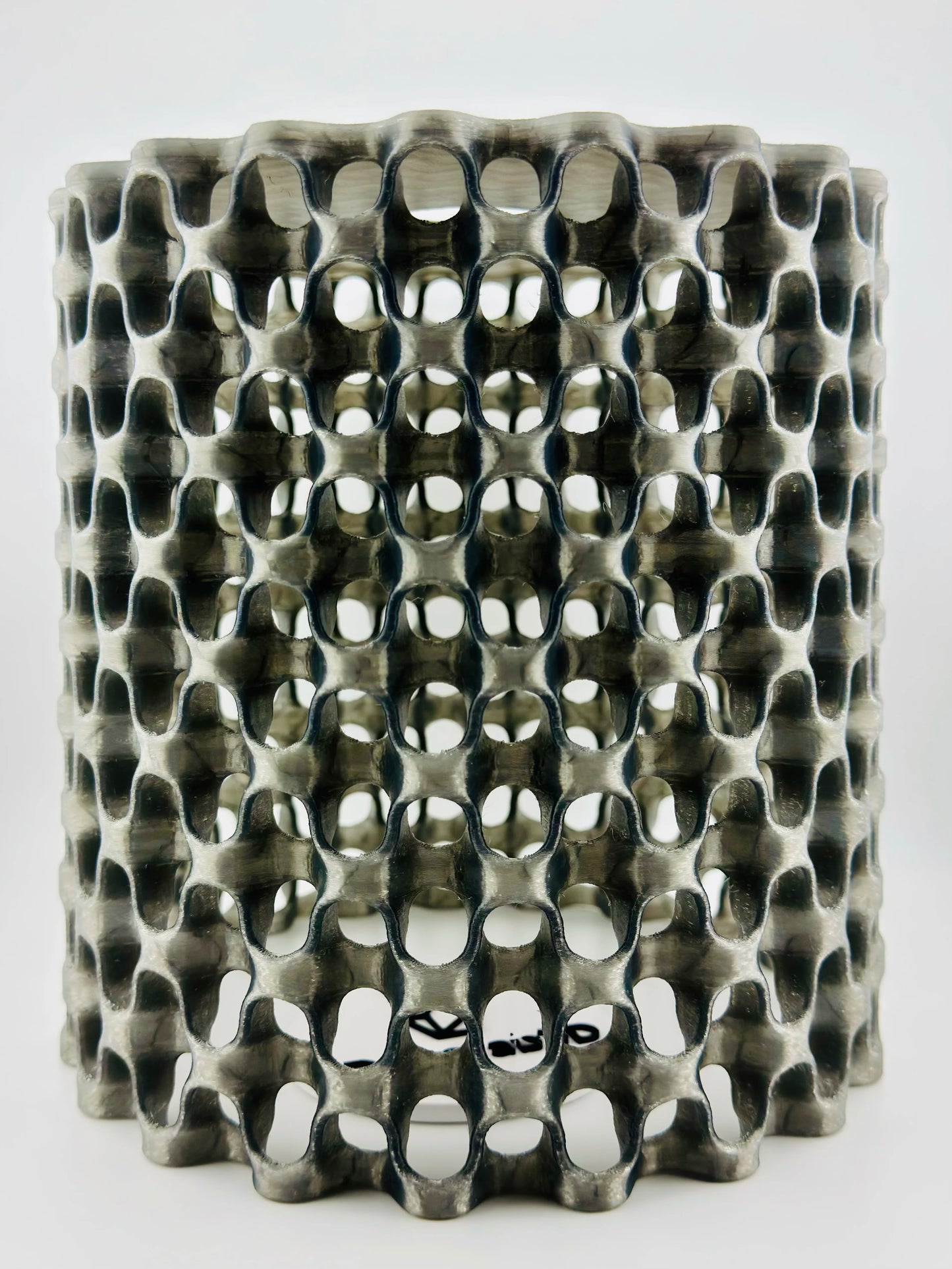 Suspension Chain – abat-jour ajouré noir translucide design - Abat-jour noir translucide suspendu avec motif ajouré organique et géométrique, design contemporain sculptural unique. - Default Title