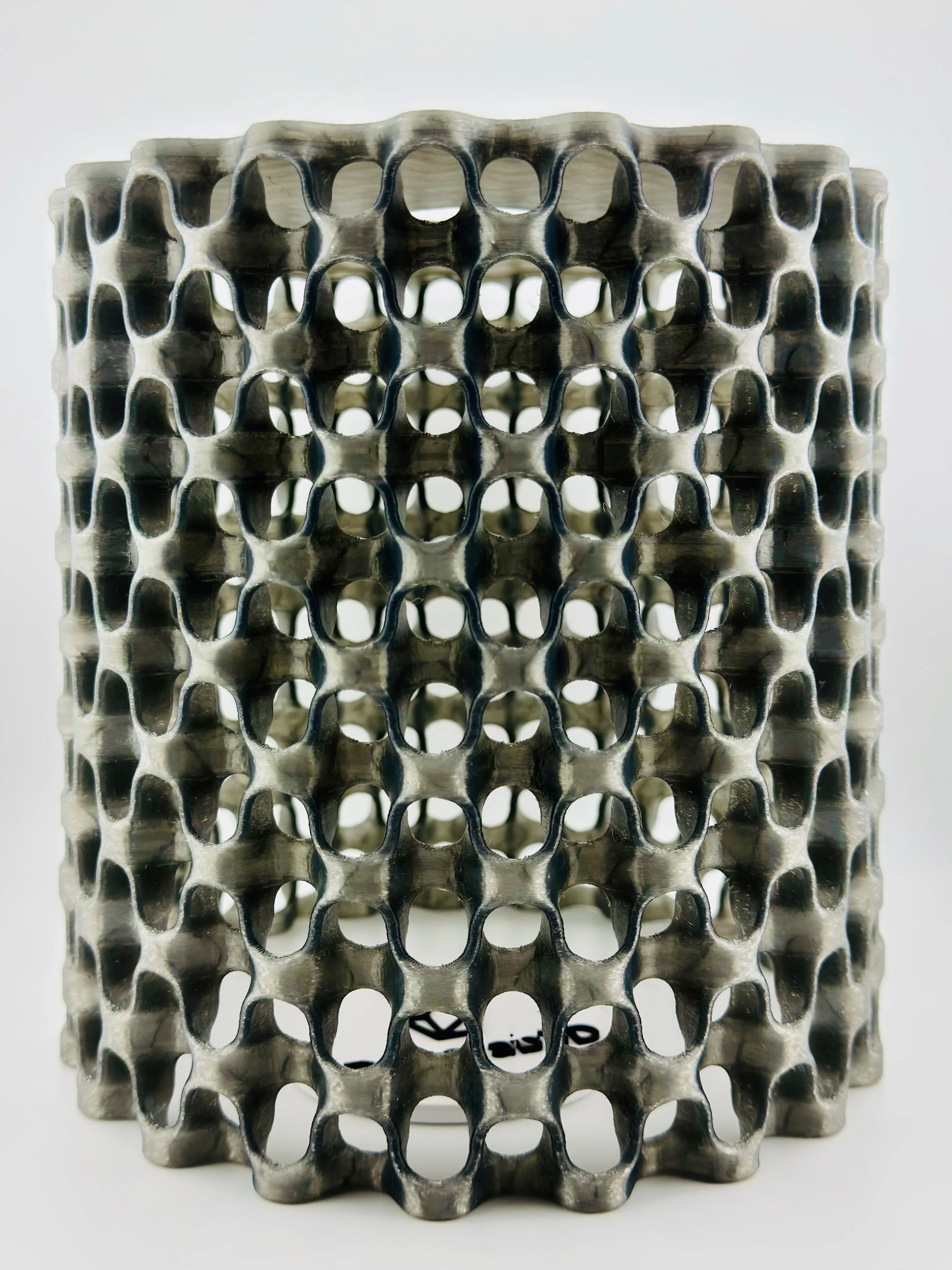 Suspension Chain – abat-jour ajouré noir translucide design - Abat-jour noir translucide suspendu avec motif ajouré organique et géométrique, design contemporain sculptural unique. - Default Title