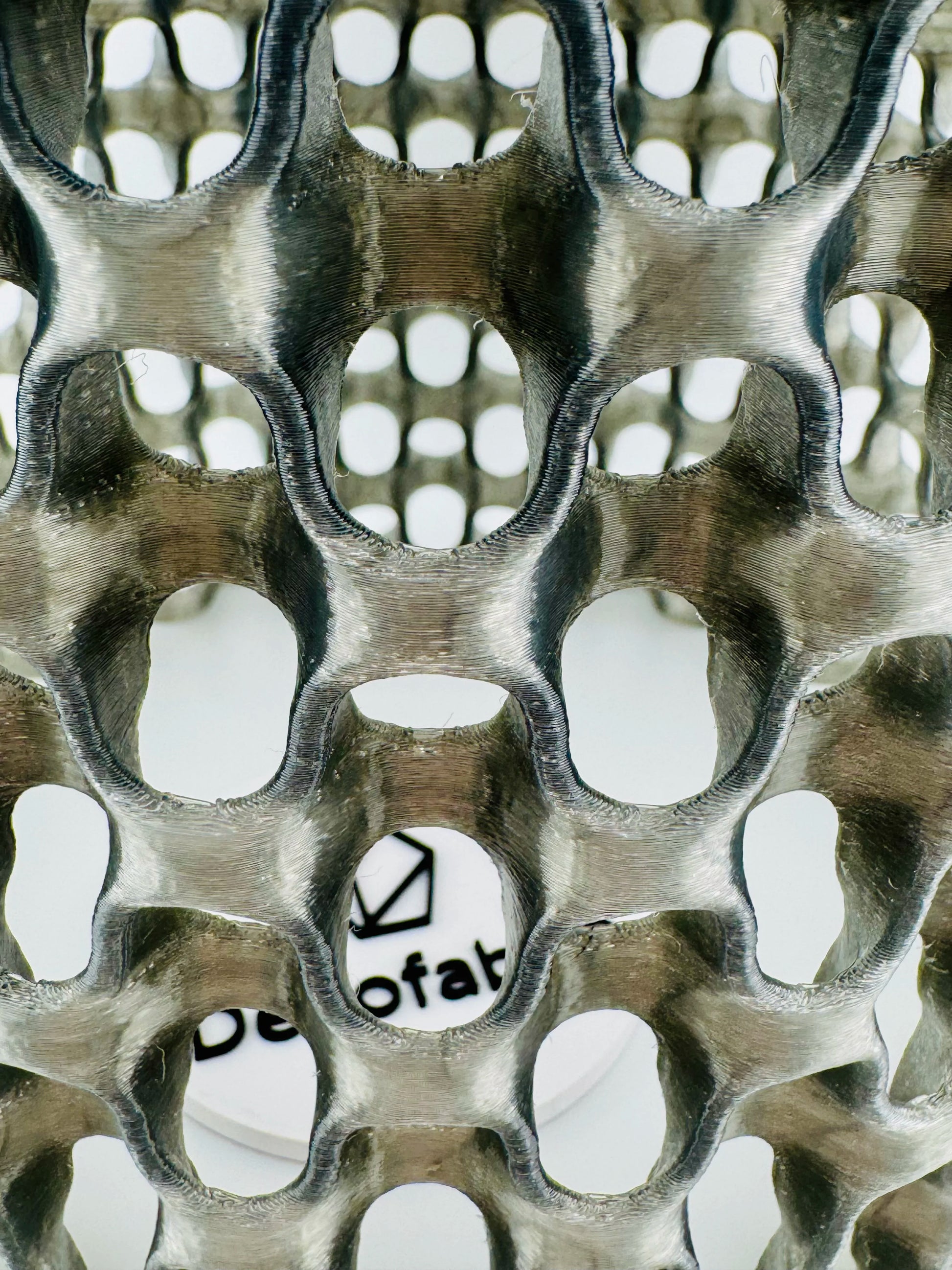 Suspension Chain – abat-jour ajouré noir translucide design - Suspension noire translucide ajourée en métal avec motifs organiques et géométriques, design sculptural unique contemporain. - Default Title