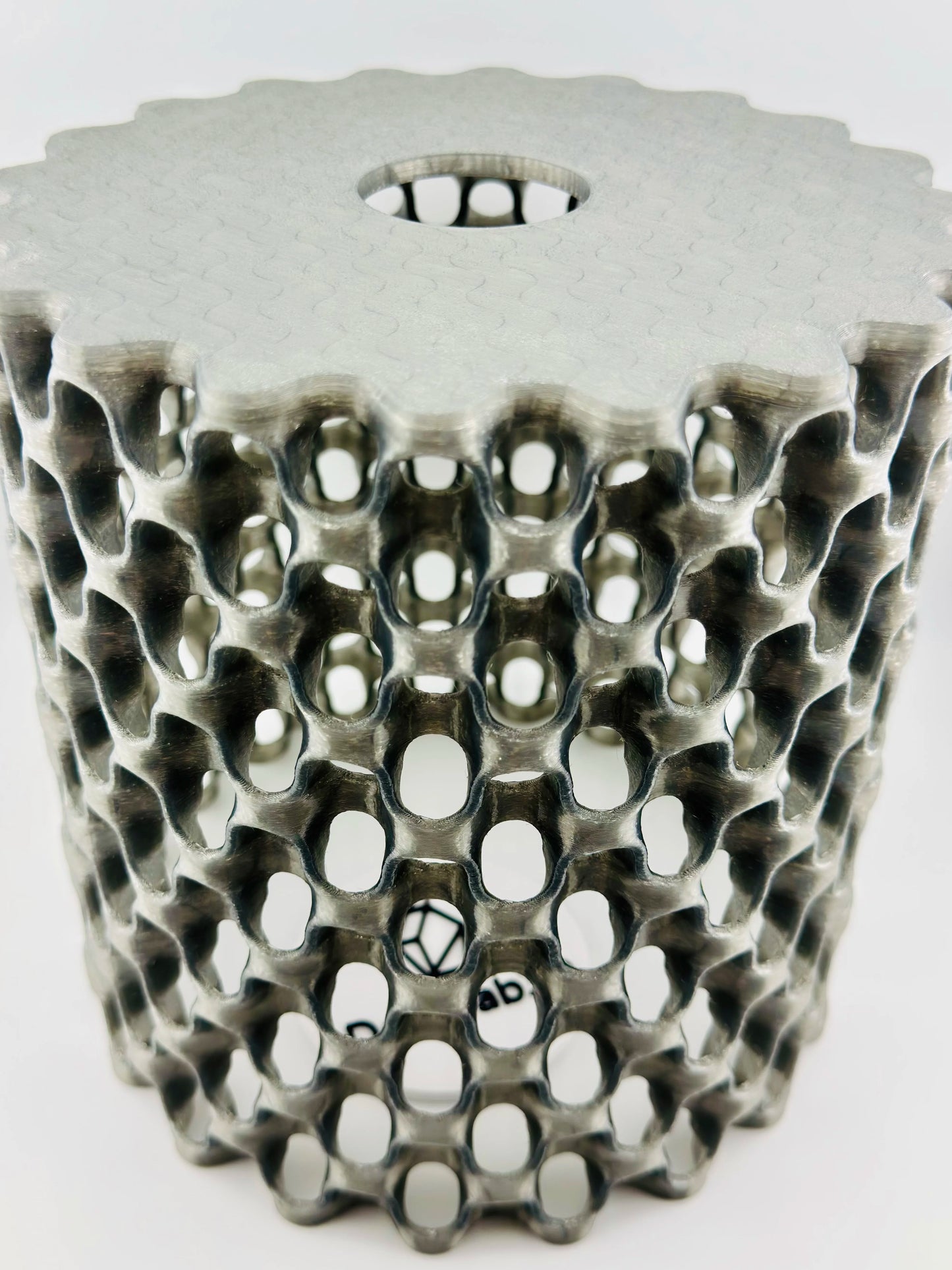 Suspension Chain – abat-jour ajouré noir translucide design - Suspension en métal ajouré noir translucide avec motifs géométriques sculpturaux et design contemporain organique unique. - Default Title