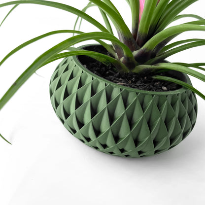 Pot décoratif vert forêt en matériau durable avec motif géométrique tridimensionnel au design contemporain.