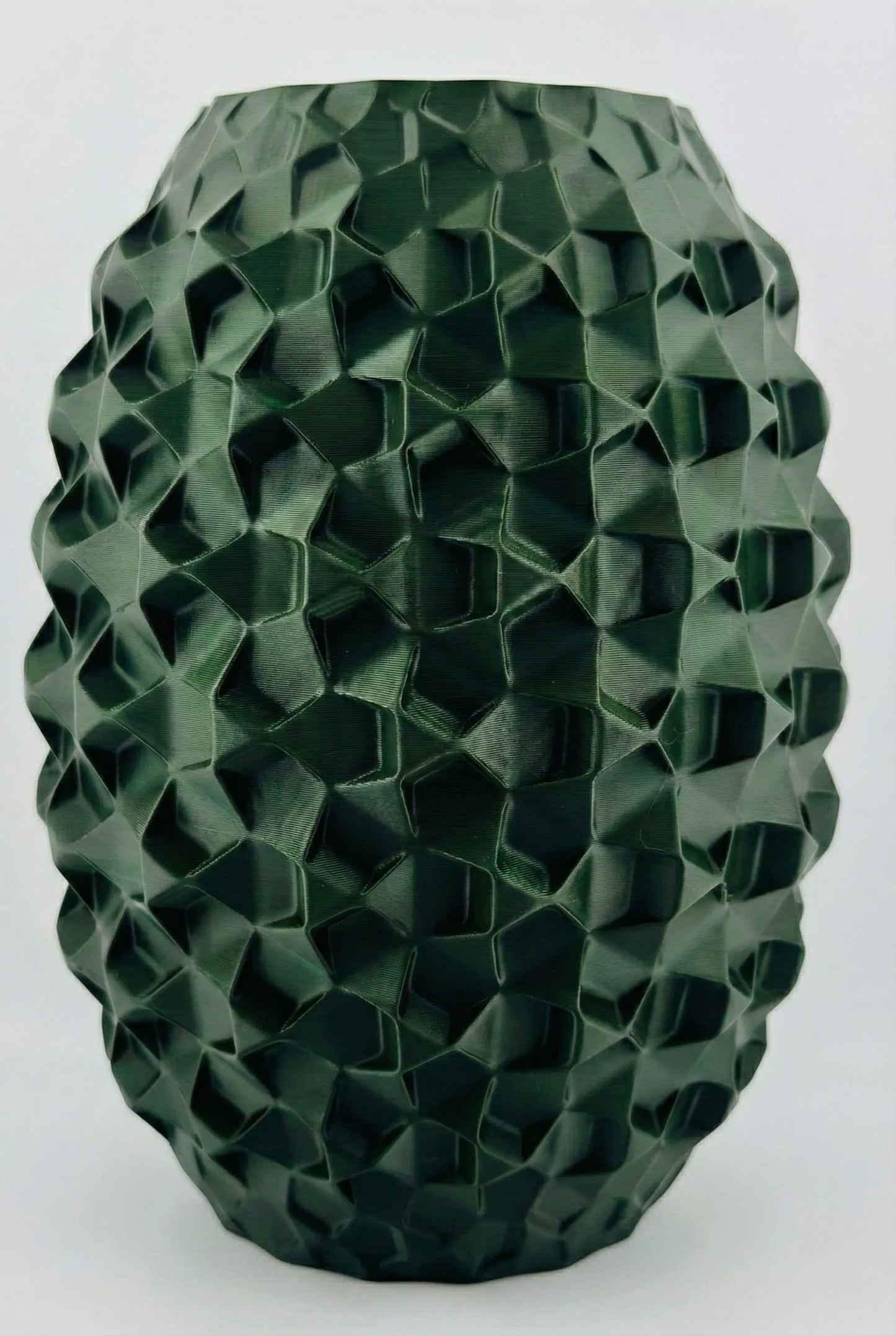 Vase Cobble – vase texturé étanche au design minéral - Vase vert foncé sculptural au design contemporain géométrique et organique avec texture minérale unique. - Vert foncé