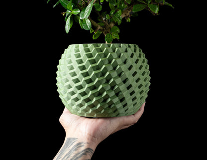 Pot décoratif vert forêt au design contemporain en matériau durable avec texture géométrique tridimensionnelle.
