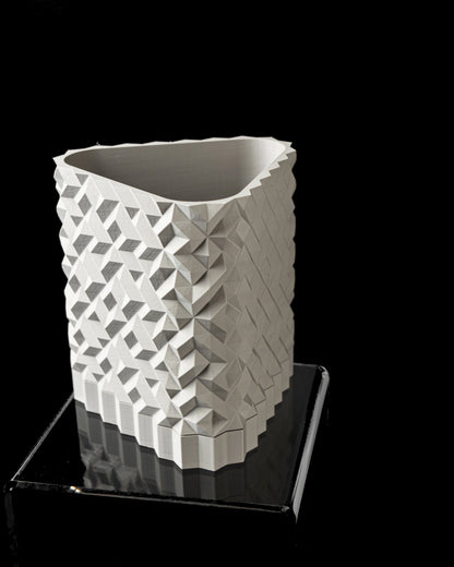Pot décoratif Carré blanc en matériau durable avec relief géométrique contemporain et design moderne.