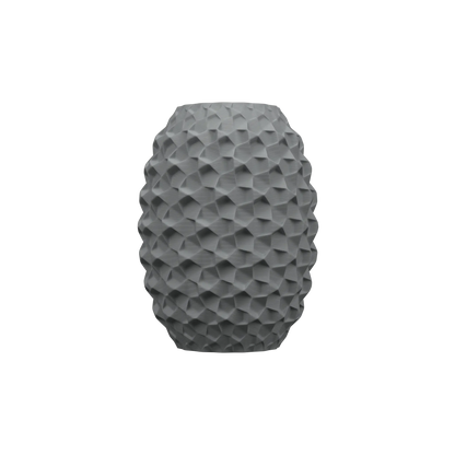 Vase gris volumineux avec surface texturée en motifs géométriques hexagonaux, silhouette arrondie et finition mate.