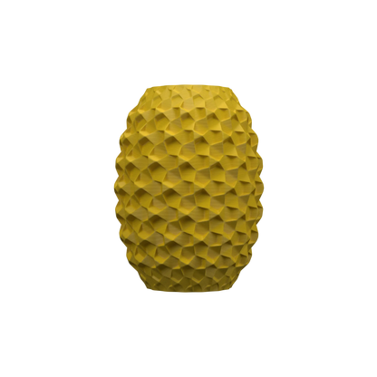 Vase jaune moutarde avec texture en relief géométrique composée de motifs hexagonaux irréguliers, forme ovale et surface.