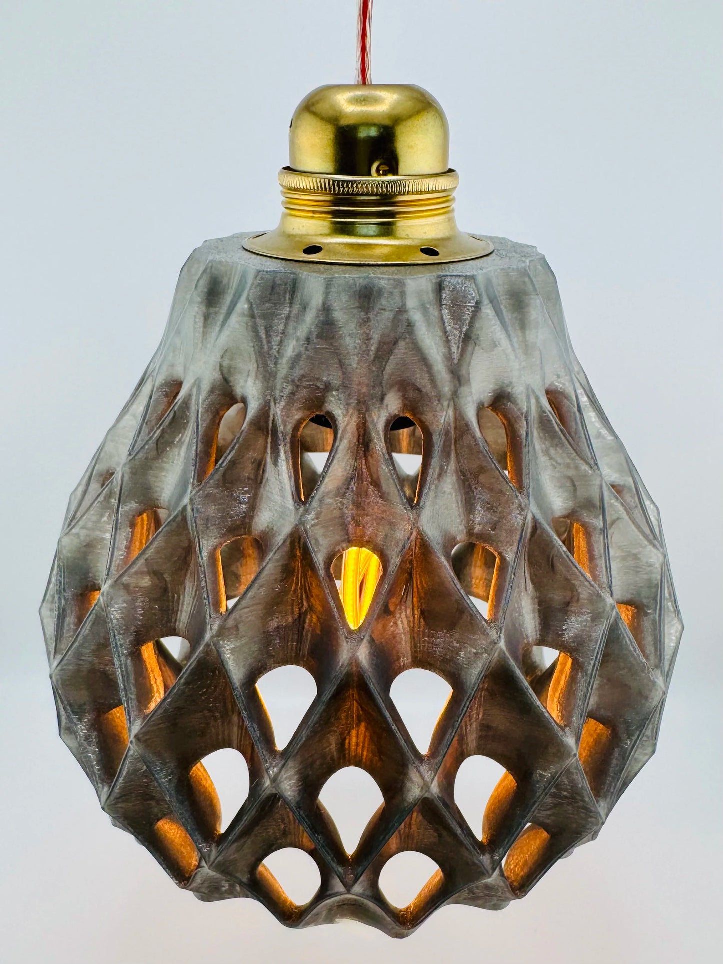 Abat-jour Cone – suspension ajourée noire translucide - Abat-jour cone noir translucide avec motif géométrique sculptural, design contemporain organique, suspension unique. - Default Title