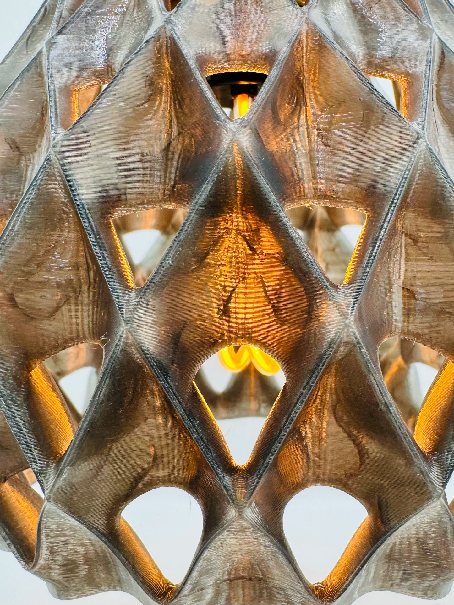 Abat-jour Cone – suspension ajourée noire translucide - Abat-jour suspendu noir translucide en design contemporain sculptural avec motifs géométriques organiques uniques. - Default Title