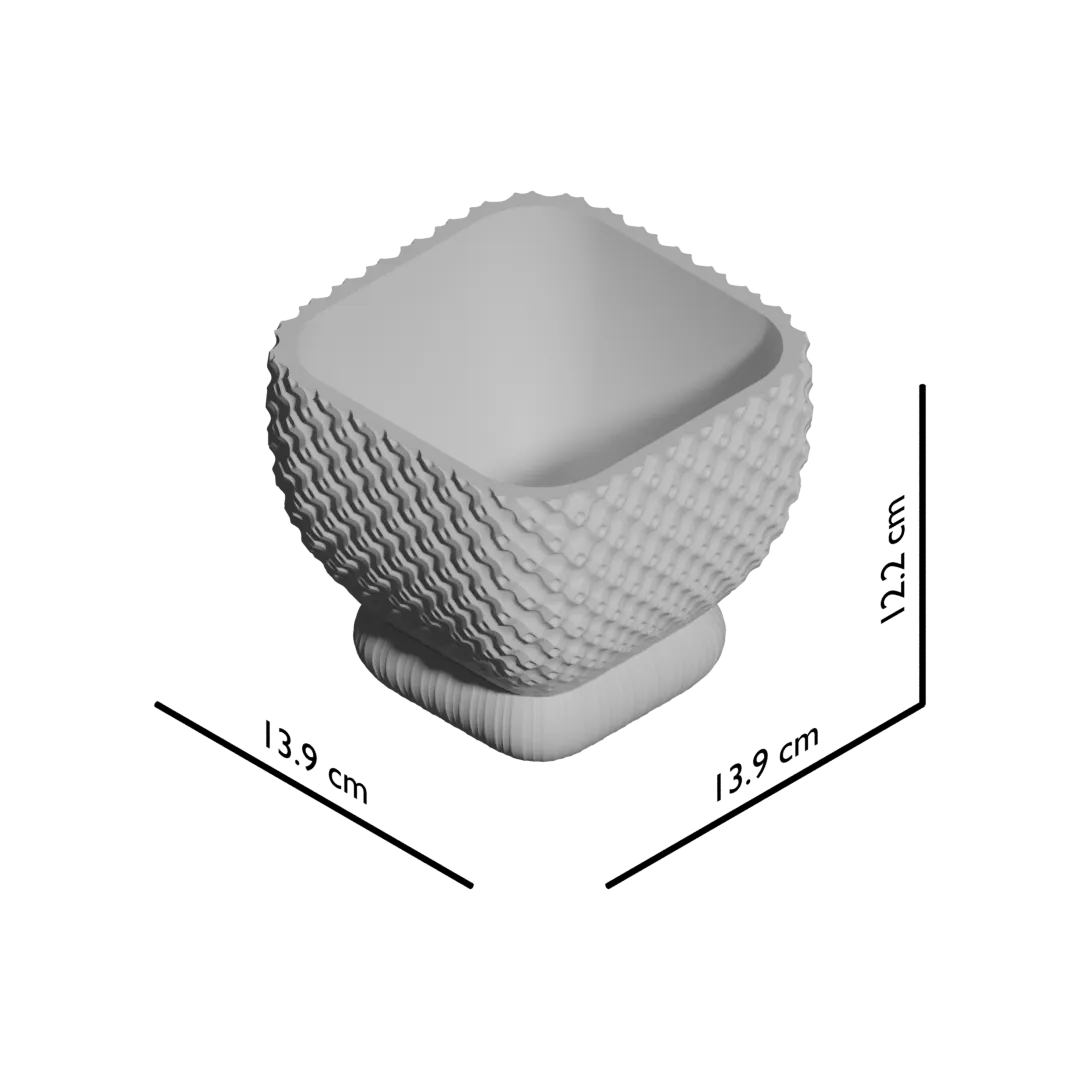 Pot décoratif blanc aux motifs géométriques en relief sur toute la surface, forme carrée avec bords arrondis, base carrée.