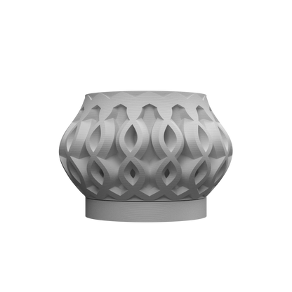 Pot décoratif gris clair en plastique moderne avec motifs entrelacés en relief et base circulaire plate.