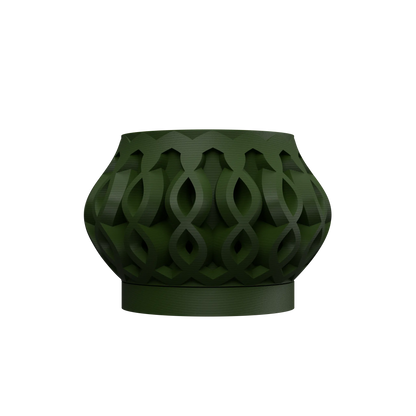 Pot décoratif Cylas en plastique durable vert forêt avec design contemporain ajouré en motifs entrelacés.