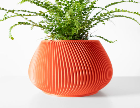 Pot décoratif Davi orange en plastique durable avec design contemporain rainuré, forme ronde et large base.