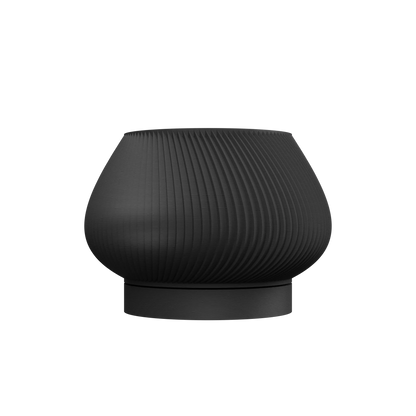 Pot décoratif Davi noir mat, forme arrondie et évasée avec texture en relief et base plate ronde.