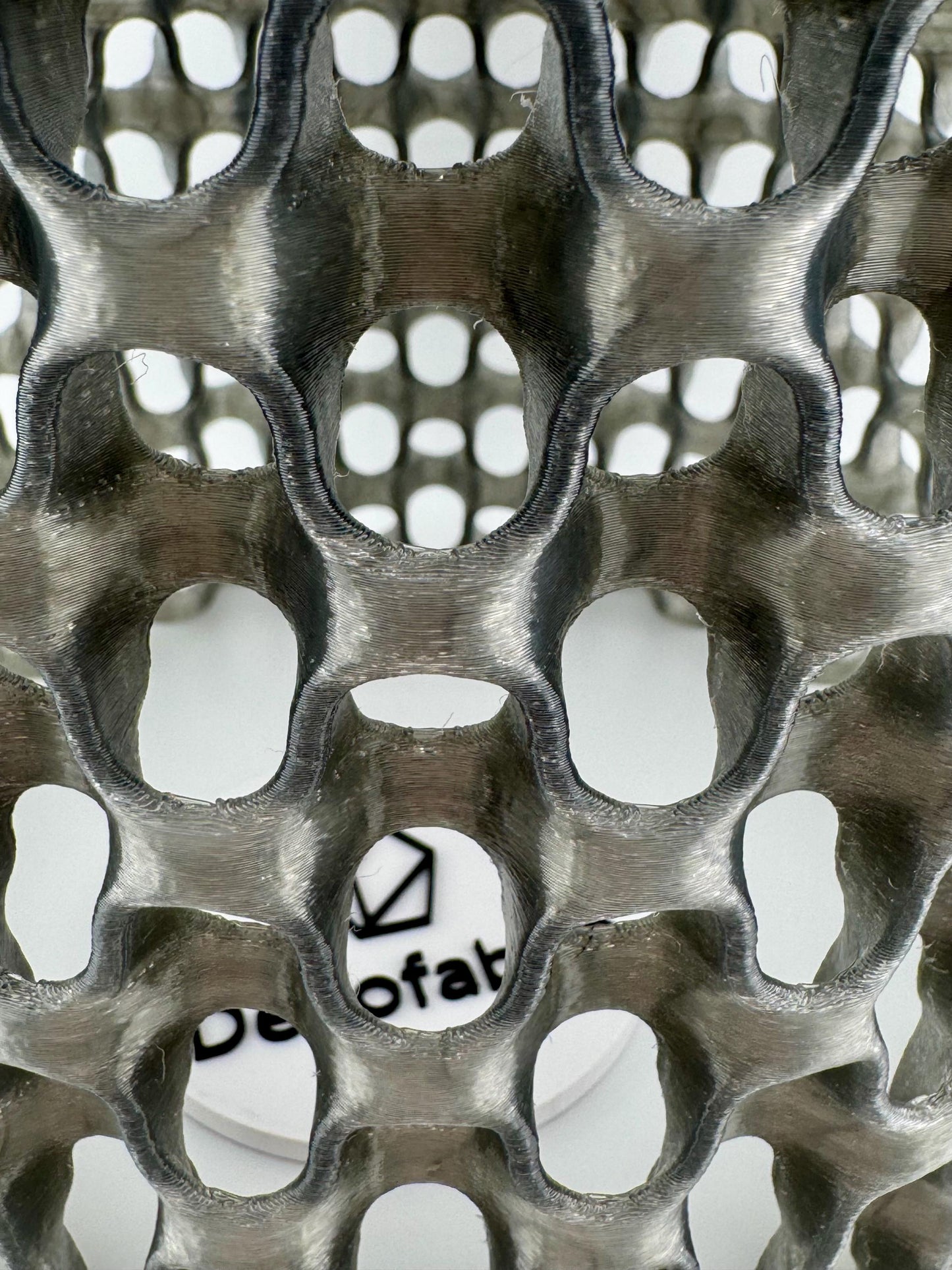 Suspension Chain – abat-jour ajouré noir translucide design