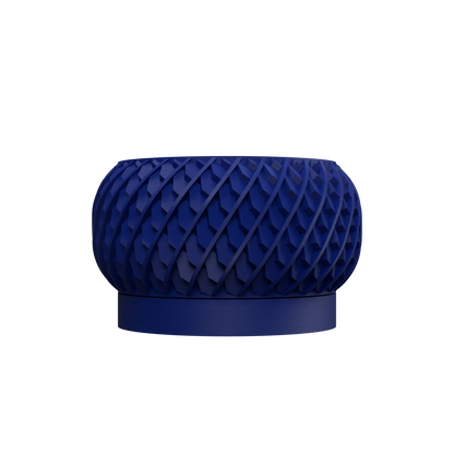 Pot décoratif bleu marine aux formes géométriques entrelacées, finition mate, base cylindrique lisse et solide.