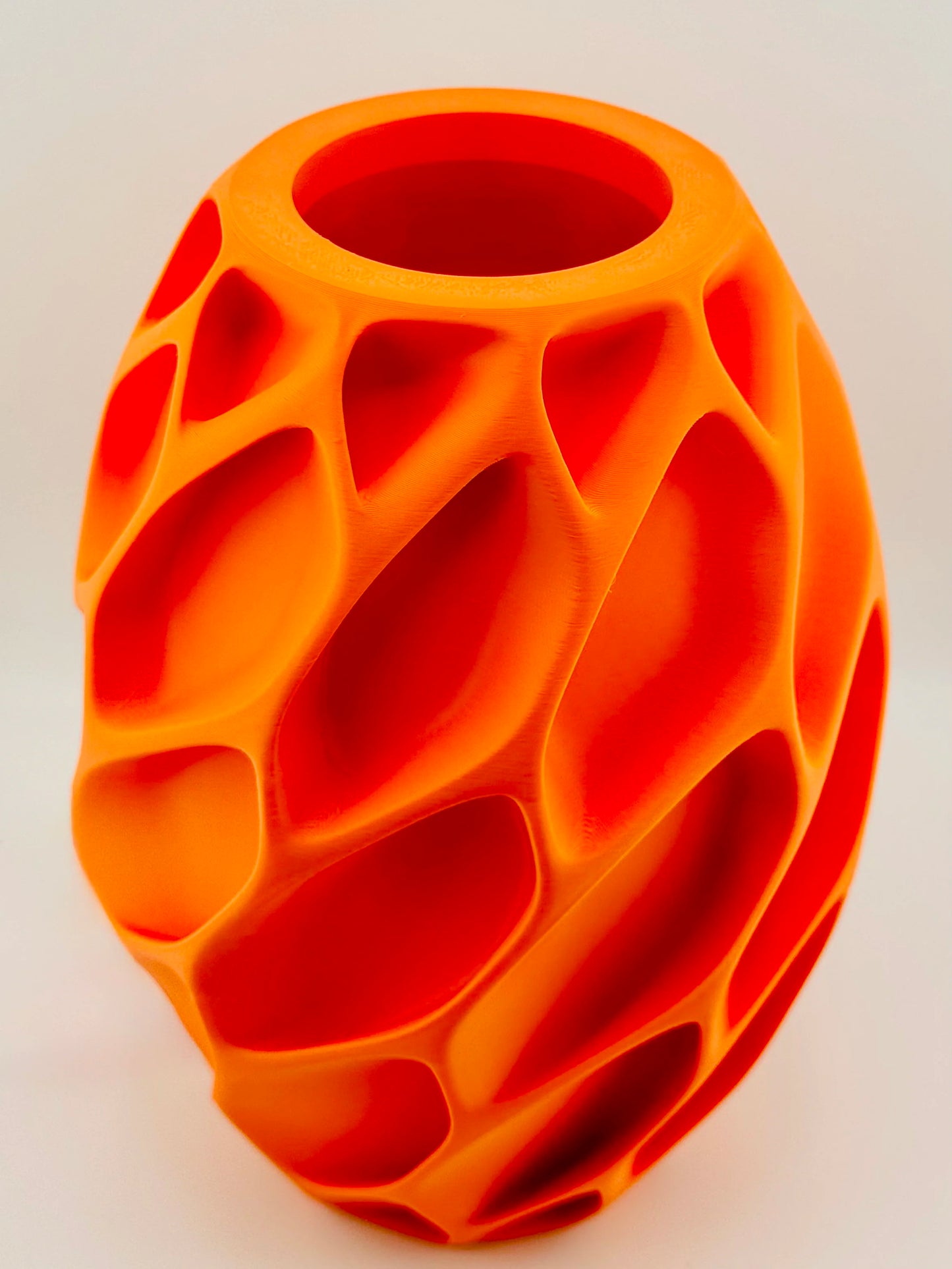 Vase Exo – vase design alvéolé organique étanche - Vase orange design contemporain en céramique au motif géométrique alvéolé sculptural et organique. - Anthracite