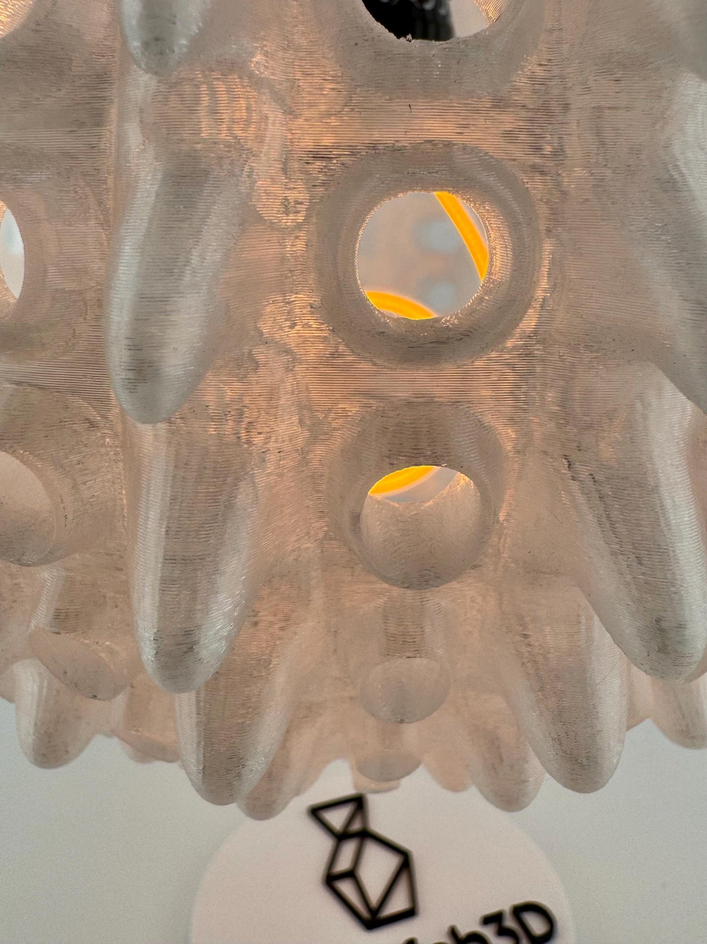 Abat-jour Barnacle – suspension organique en polycarbonate