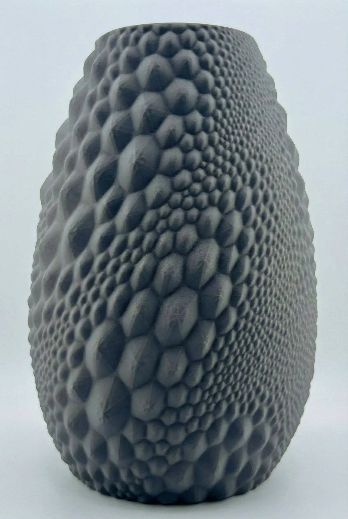 Vase Gato – vase texturé sculptural étanche design - Vase sculptural anthracite texturé avec motif organique géométrique en relief, design contemporain unique. - Anthracite