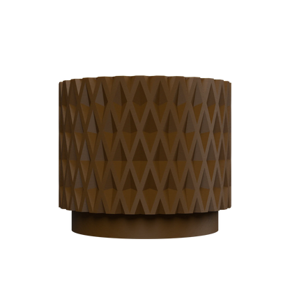 Pot décoratif marron en métal avec surface texturée en relief de motifs géométriques triangle, design moderne cylindrique.