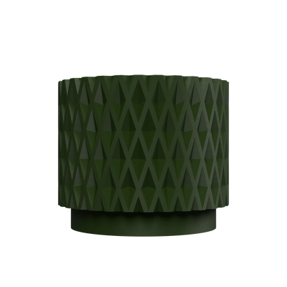 Pot décoratif vert foncé à motifs géométriques en relief, forme cylindrique avec base légèrement évasée, style moderne.