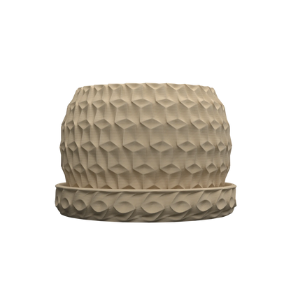 Pot décoratif hexagonal gris clair avec surface texturée en motifs géométriques en relief, socle assorti rond avec détails.