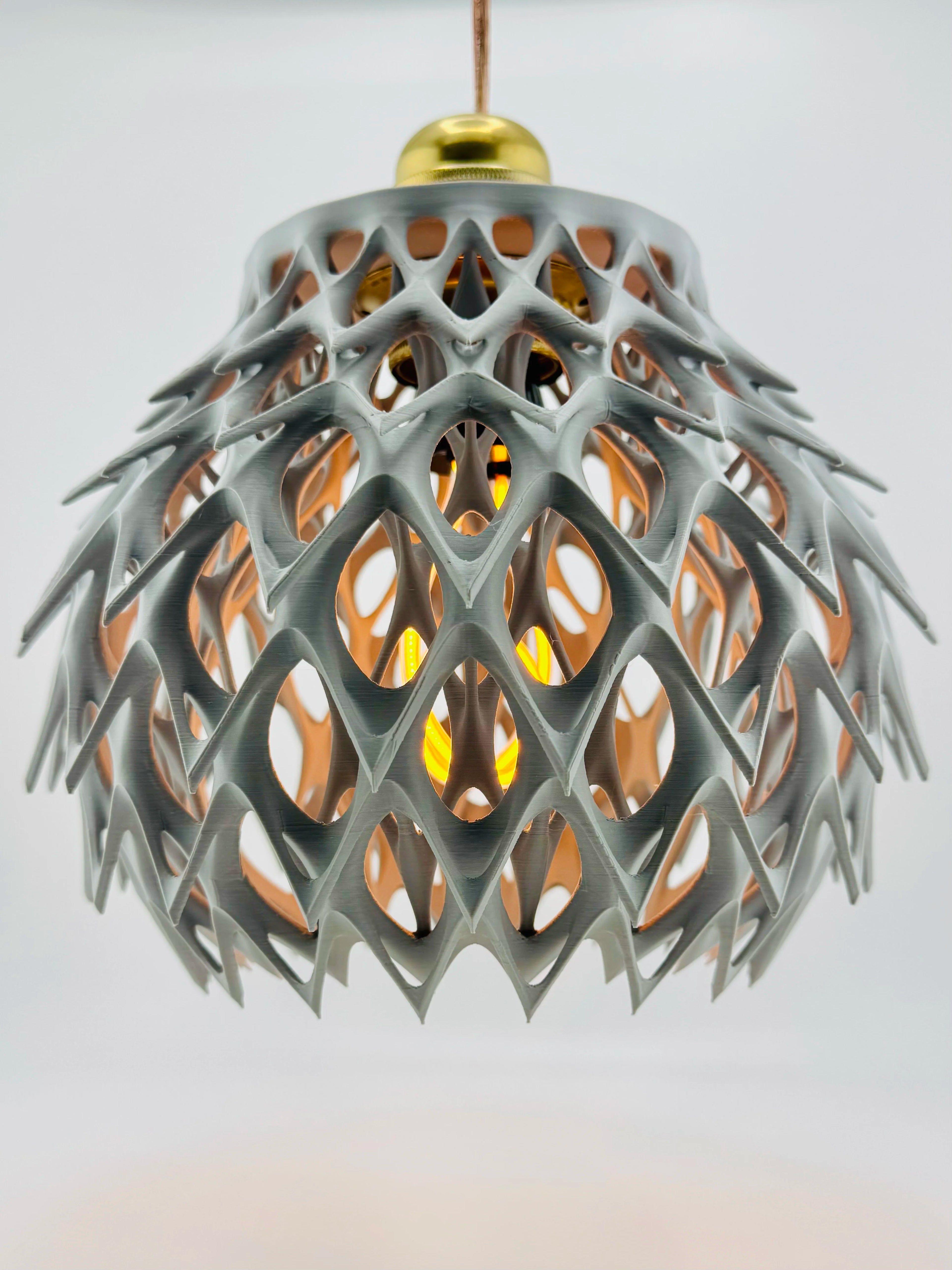 Suspension Invader – luminaire design ajouré pour intérieur moderne - Luminaire suspendu gris anthracite au design contemporain géométrique ajouré, forme organique sculpturale unique avec. - Noir