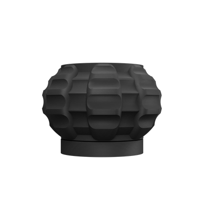 Pot décoratif moderne en matière noire avec motifs géométriques en relief, forme arrondie et base plate.