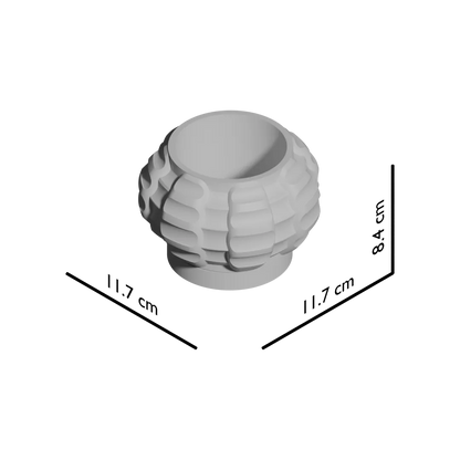 Pot décoratif gris en jute tissé, design contemporain durable avec texture géométrique sculptée.