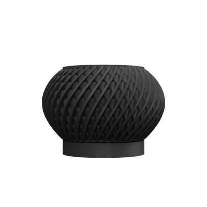 Pot décoratif noir mat avec surface texturée en motifs entrelacés, forme ronde et base plate.