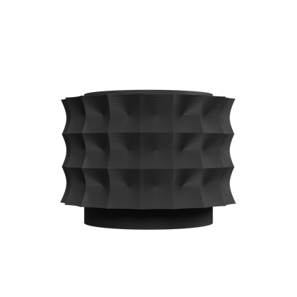 Pot décoratif noir mat à surface géométrique en relief avec base ronde et forme cylindrique large.